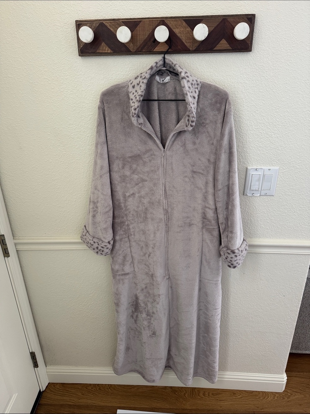 NWT Natomi Pullover Robe, size L